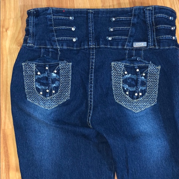 💎Blingin’ Blue Jeans💎 - Picture 1 of 4